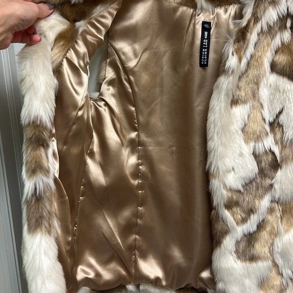 Design Lab Faux Fur Vest - Picture 5 of 8